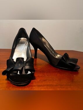 Stuart Weitzman Elegant Gigiritz Black Satin Peep-Toe Heel with ruffle accent 6M
